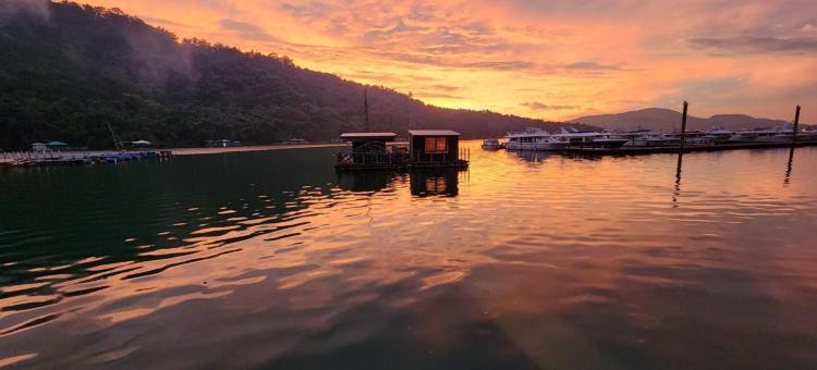 日月潭全家湖畔渡假山莊图片