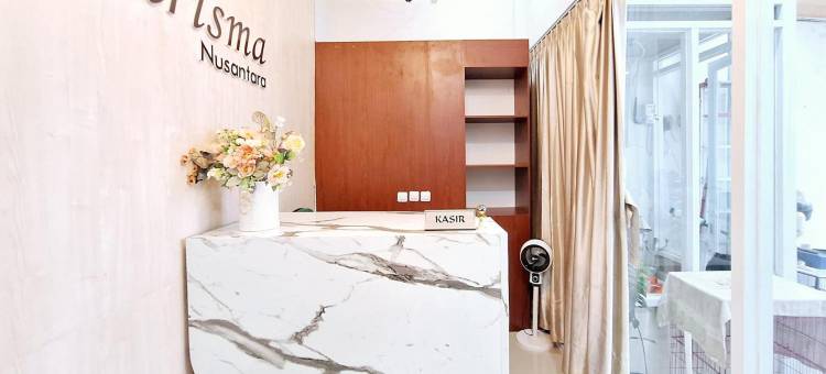 卡里斯玛努山塔拉萨甘米特拉红门酒店(Kharisma Nusantara Homestay Sagan Mitra RedDoorz)图片