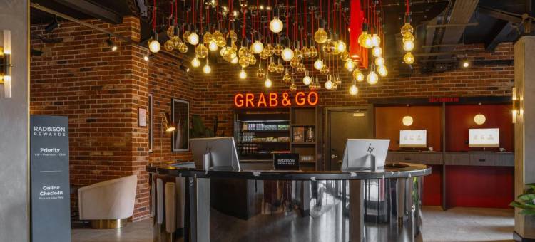 伦敦盖特威克机场丽芮酒店(Radisson Red Gatwick Airport)图片