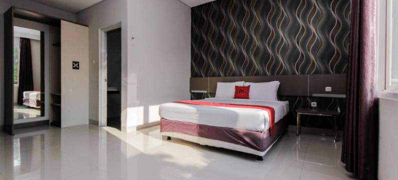 果阿桑亚拉吉红多兹酒店(RedDoorz Near Goa Sunyaragi)图片