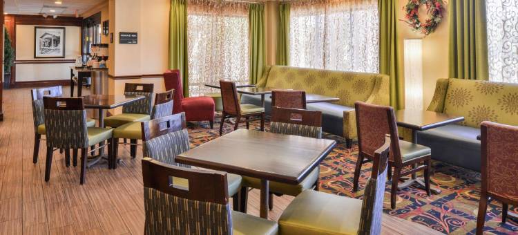 韦恩斯伯勒/斯图亚特德拉福特欢朋旅馆(Hampton Inn Waynesboro/Stuarts Draft)图片
