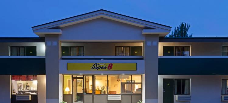 白河交叉路口温德姆速8酒店(Super 8 by Wyndham White River Junction)图片
