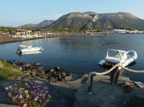 Vulcano Beach Hotel Overview