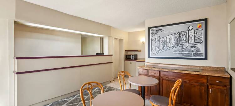 科默斯温德姆速8酒店(Super 8 by Wyndham Commerce)图片