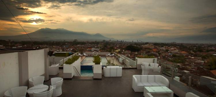 玛琅迈克斯万酒店(Ascent Hotel & Cafe Malang)图片