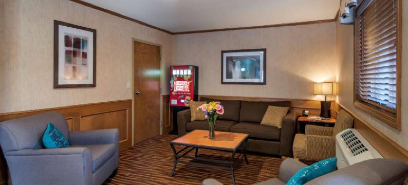 萨蒙阿姆贝斯特韦斯特SureStay Plus酒店(SureStay Plus Hotel by Best Western Salmon Arm)图片