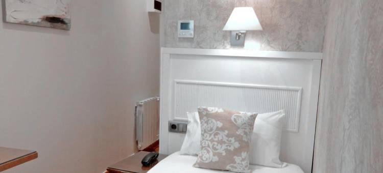 略雷特兰布拉酒店(Room00 Lloret Rambla)图片