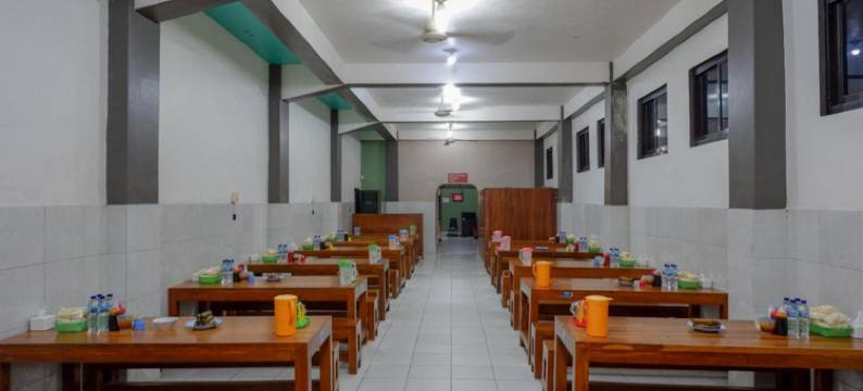 红多兹伊斯兰@印尼肯达里酒店(RedDoorz Syariah @ Hotel Wisma Indonesia Kendari)图片