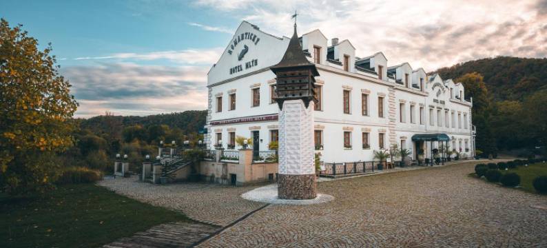 卡尔施泰因浪漫城堡酒店(Romantic Hotel Mlýn Karlstejn)图片