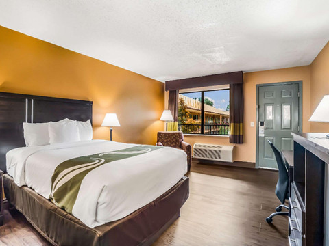 科林斯西凯艺酒店