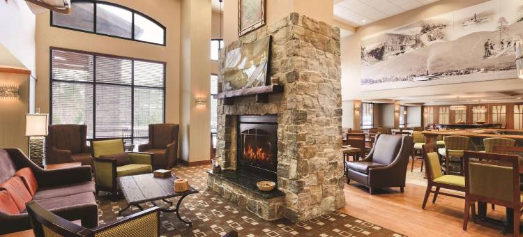 希尔顿欢朋套房酒店-乔治湖(Hampton Inn & Suites Lake George)图片