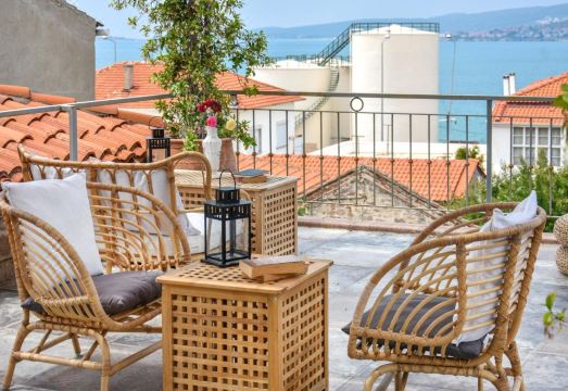 Lunaria Guest House Hotel Overview