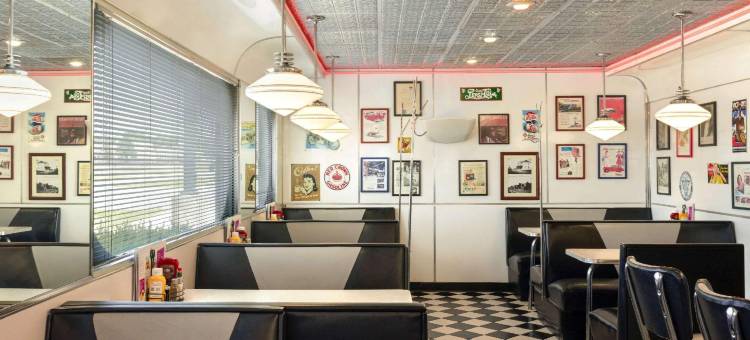 Travelodge by Wyndham Wellington KS图片