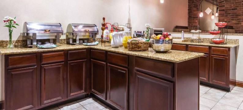 奥尔巴尼广场酒店(Albany Plaza Hotel)图片