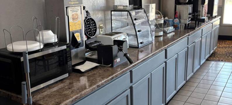 伯灵顿温德姆速8酒店(Super 8 by Wyndham Burlington)图片