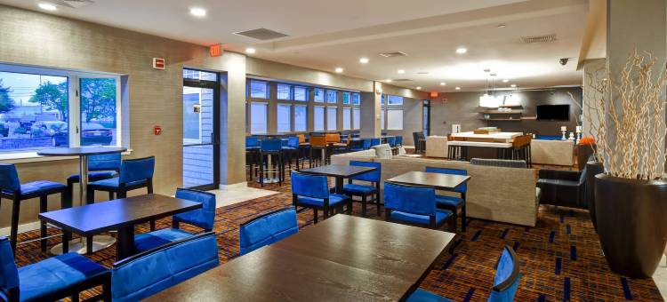 海恩尼斯科德角万怡酒店(Courtyard Cape Cod Hyannis)图片