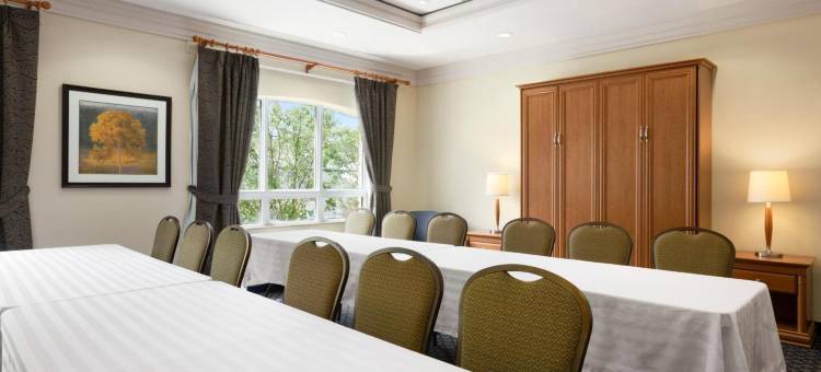 科灵伍德戴斯套房酒店(Days Inn & Suites by Wyndham Collingwood)图片