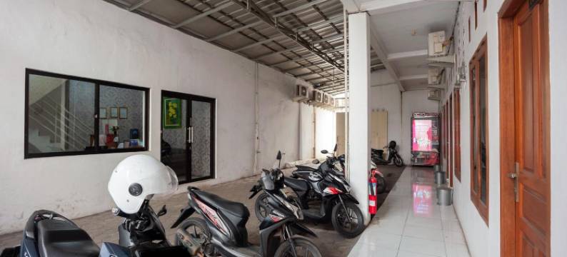 红多兹伊斯兰酒店-近贾蒂桑普纳医院(RedDoorz Syariah Near Jatisampurna Hospital)图片