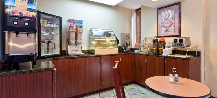 亨特斯维尔-夏洛特地区温德姆速8酒店(Super 8 by Wyndham Huntersville/Charlotte Area)图片