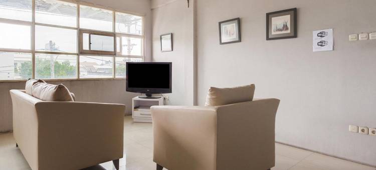 泗水红多兹斯瓦兰克托酒店(RedDoorz near Suroboyo Carnival Park)图片