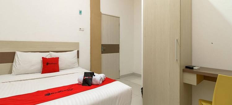 瑞德多兹酒店 - 近巨港贸易中心(RedDoorz at Tara Homestay Palembang)图片