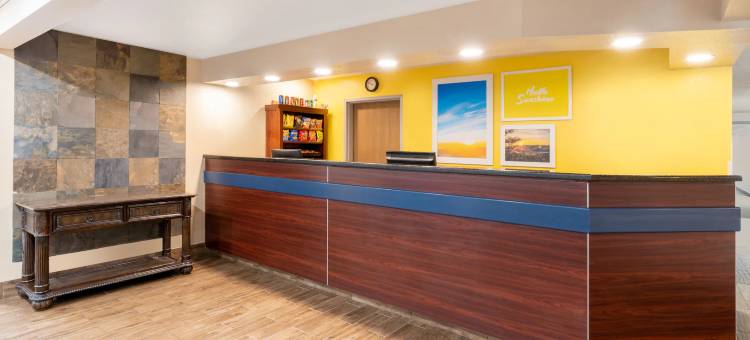 温德姆格里利戴斯酒店及套房(Days Inn and Suites by Wyndham Greeley)图片