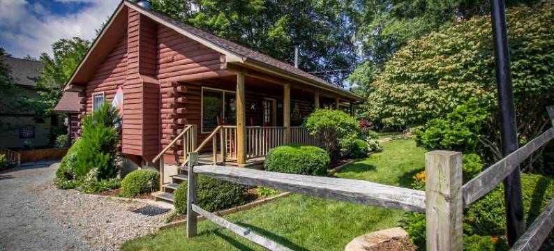 芒廷奈尔旅店及木屋(Mountainaire Inn and Log Cabins)图片