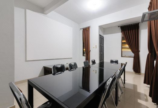 RedDoorz Syariah Near Taman Air Mancur Bogor Hotel Overview