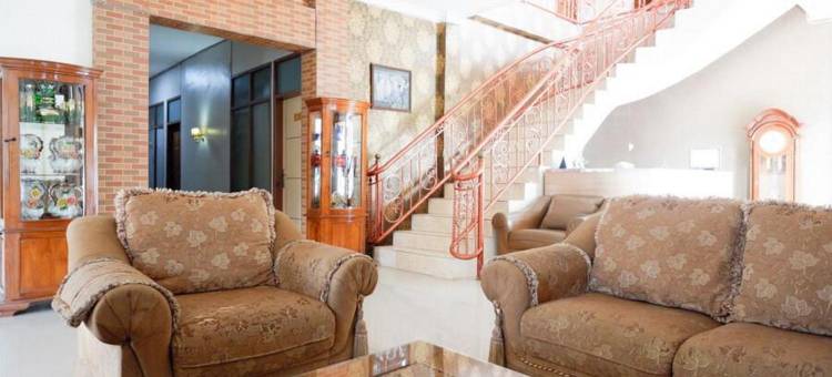 红门酒店Plus-斯里坎迪肯达里酒店(RedDoorz Plus Near Haluoleo University)图片