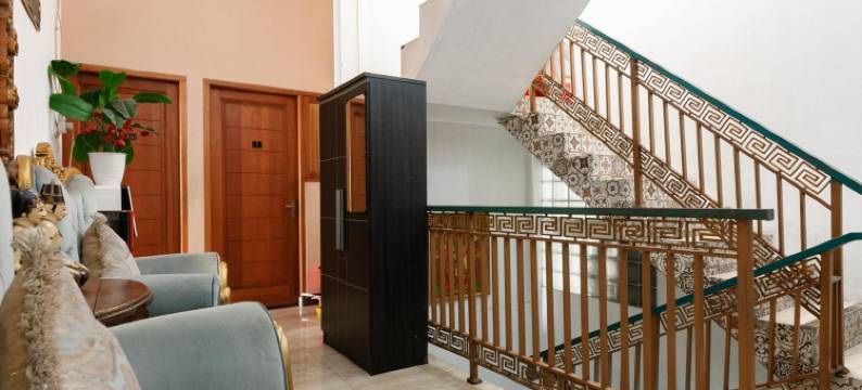 红多兹酒店-近西皮昂英达购物中心(RedDoorz Near Cipinang Indah Mall)图片