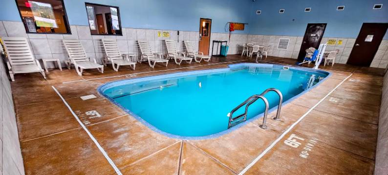 印第安纳克罗弗戴尔温德姆速 8 酒店(Super 8 by Wyndham Cloverdale IN)图片