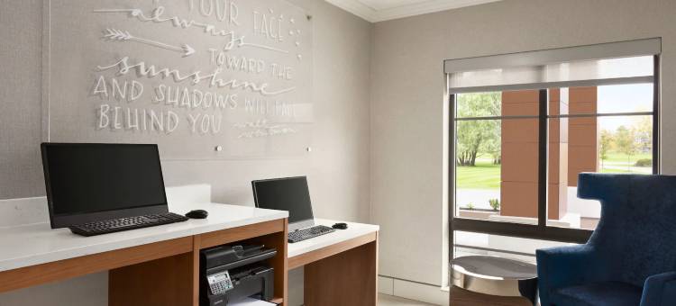 拉克万纳拉昆塔温德姆套房酒店(La Quinta Inn & Suites by Wyndham Lackawanna)图片