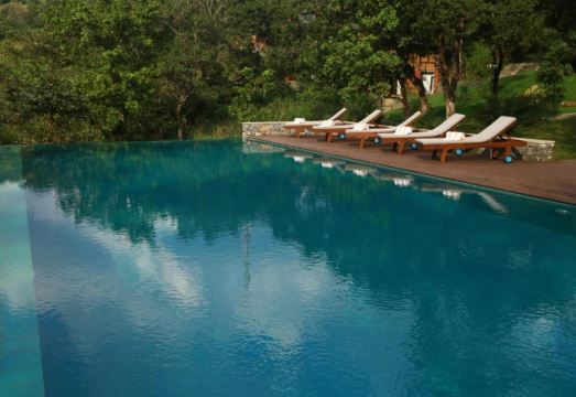 Sennya Resorts Hotel Overview