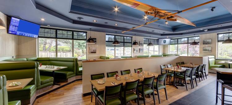 维多利亚麋鹿湖套房酒店(Holiday Inn Victoria – Elk Lake)图片