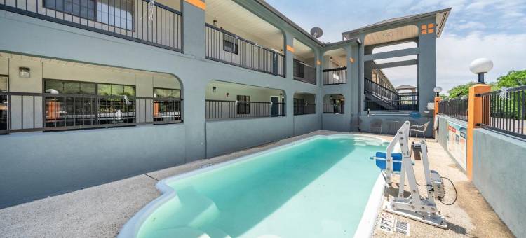 圣安东尼奥-河滨区速8酒店(Super 8 by Wyndham San Antonio/Riverwalk Area)图片