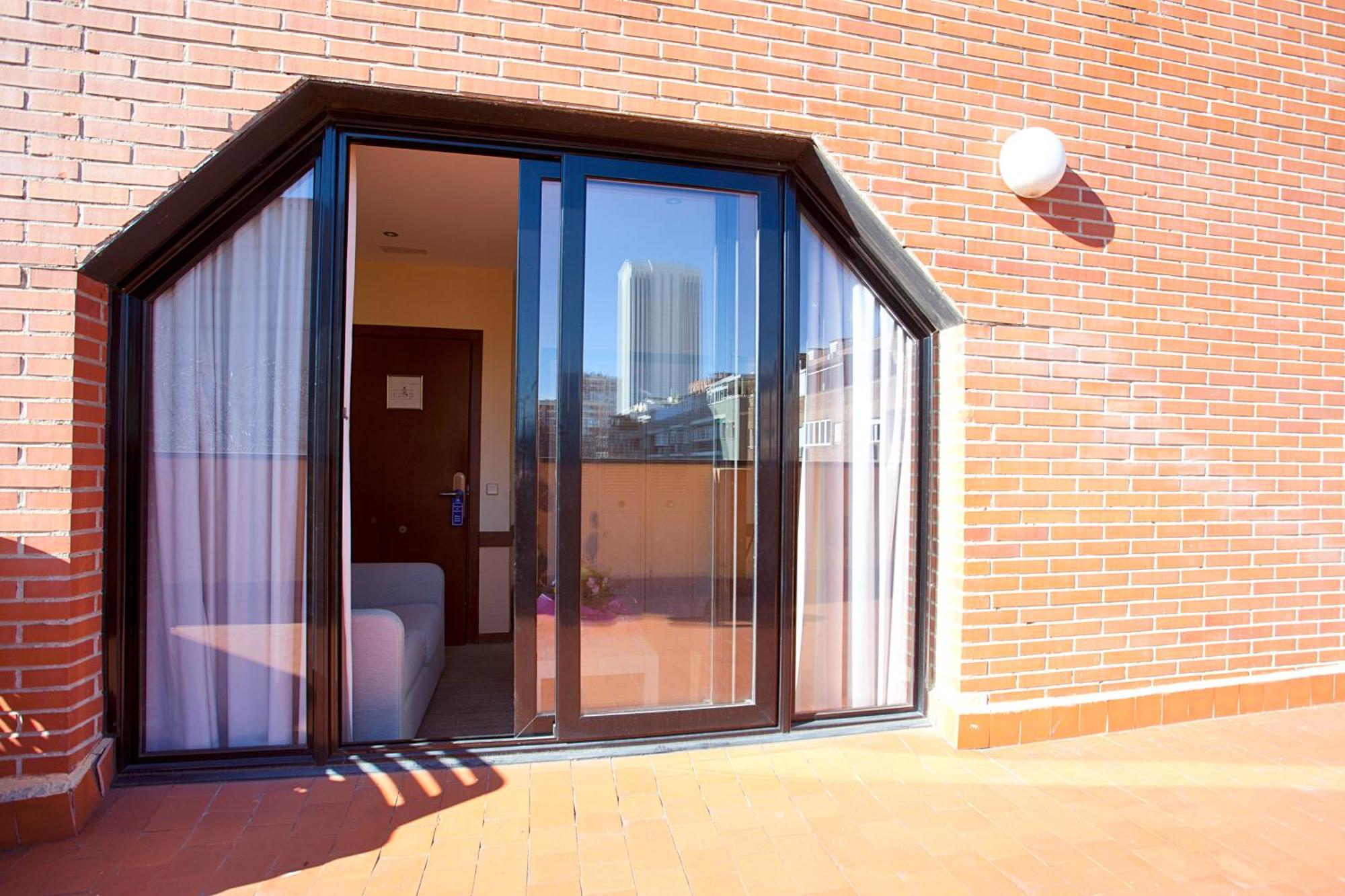 Espahotel Plaza Basílica Over view