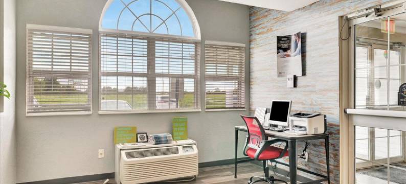 布卢明顿华美达酒店(Ramada Limited Bloomington)图片