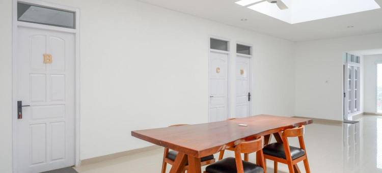 红多兹酒店-近三宝垄武吉萨里(RedDoorz Near Bukitsari Semarang)图片