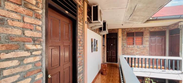先达红多兹民宿布迪穆利亚(RedDoorz at Budi Mulia Homestay Pematangsiantar)图片