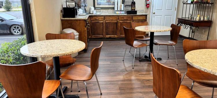 布恩维尔速8酒店(Super 8 by Wyndham Booneville)图片