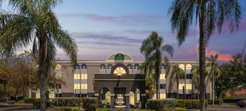 迈阿密湖拉昆塔温德姆套房酒店(La Quinta Inn & Suites by Wyndham Miami Lakes)图片