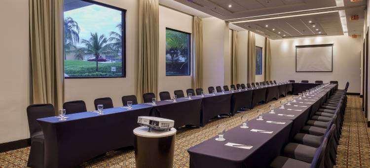 巴拿马城地铁购物中心万怡酒店(Courtyard Panama Metromall)图片