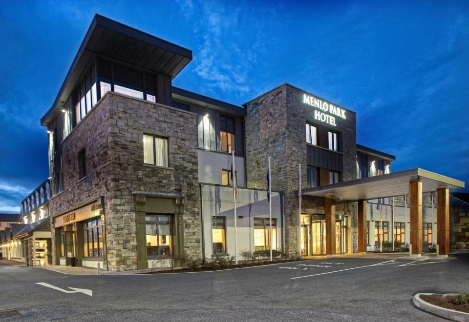 Menlo Park Hotel Over view