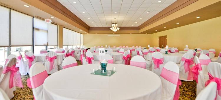 普利茅斯温德姆华美达酒店及会议中心(Ramada by Wyndham Plymouth Hotel & Conference Center)图片