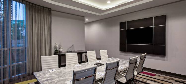 阿纳海姆度假区智选假日套房酒店(Holiday Inn Express & Suites Anaheim Resort Area)图片