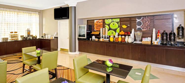 休斯顿西部公园10号拉昆塔温德姆套房酒店(La Quinta Inn & Suites by Wyndham Houston West Park 10)图片