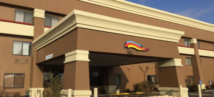 底特律/罗斯维尔温德姆呗盟酒店(Baymont by Wyndham Detroit/Roseville)图片