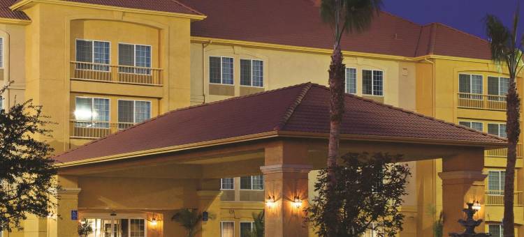 弗雷斯诺河畔公园费尔菲尔德客房及套房(Fairfield Inn & Suites Fresno River Park)图片