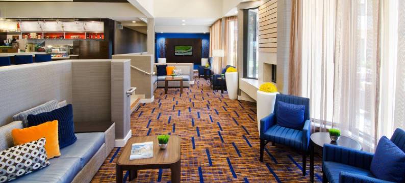 圣路易斯西港广场万怡酒店(Courtyard St. Louis Westport Plaza)图片