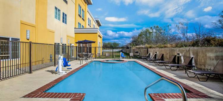 肯尼迪卡恩斯市拉昆塔温德姆套房酒店(La Quinta Inn & Suites by Wyndham Karnes City - Kenedy)图片